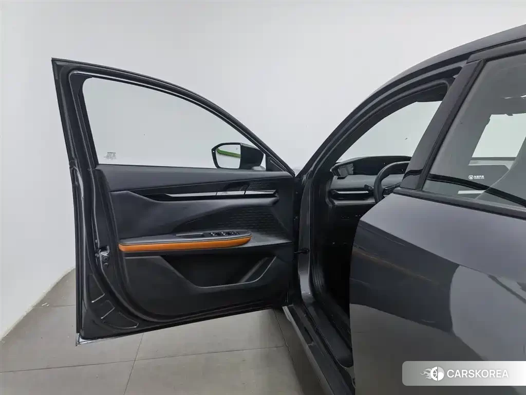 Chang'an Changan UNI-V 2023 Silver/gray из Китая, фото 5