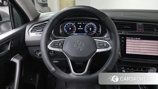 Volkswagen Tiguan Allspace 2024 Черный из Кореи, фото 5