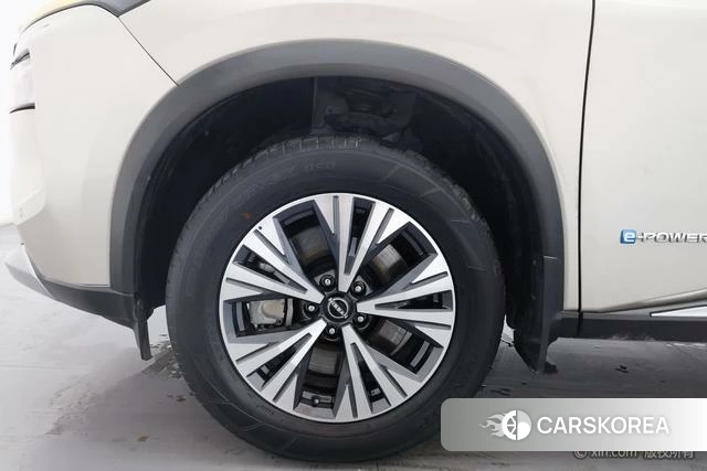 Nissan Qijun 2025 Желтый из Китая, фото 5