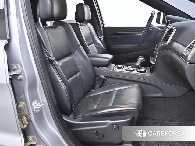 Jeep Grand Cherokee 2018 Серебристо-серый из Кореи, фото 5