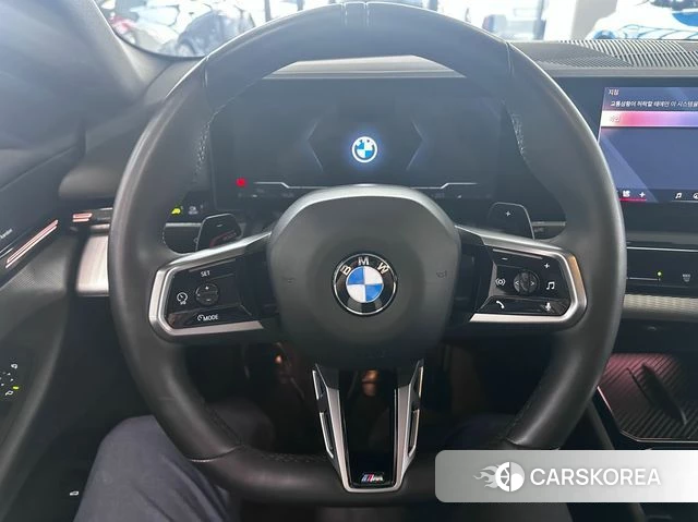 BMW 5 Series (G60) 2024 Черный из Кореи, фото 5