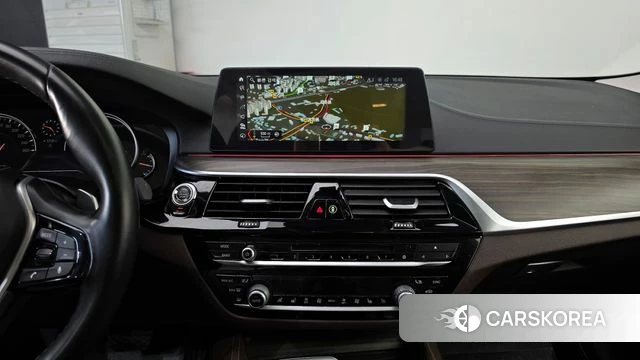 BMW 5 Series (G30) 2018 Белый из Кореи, фото 5