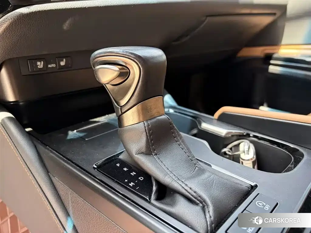 Lexus ES 2023 Белый из Китая, фото 5