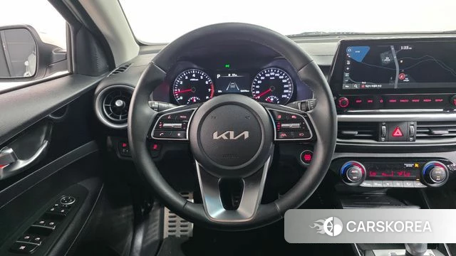 Kia The New K3 2nd generation 2023 Белый из Кореи, фото 5