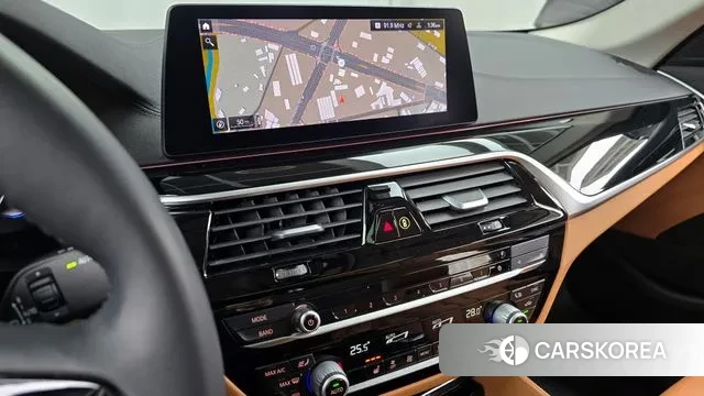 BMW 5 Series (G30) 2020 Серебристо-серый из Кореи, фото 5