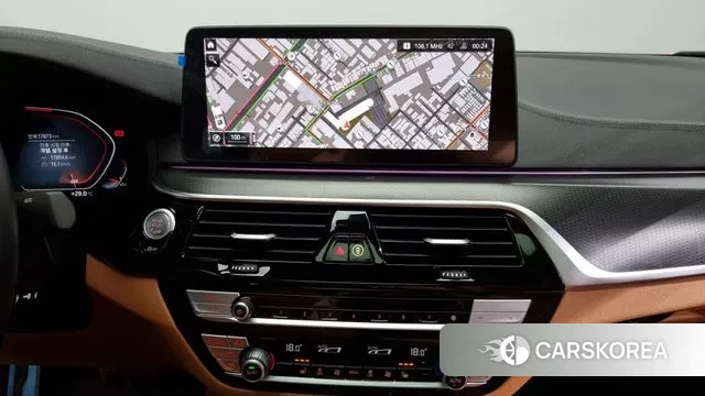 BMW 5 Series (G30) 2022 Белый из Кореи, фото 5