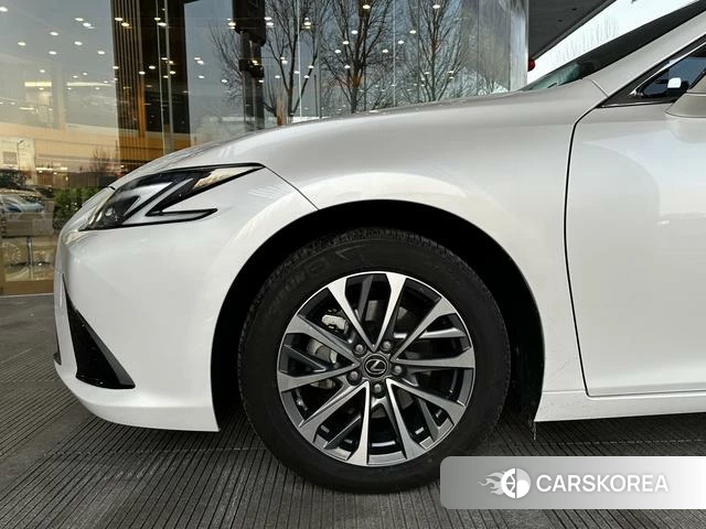 Lexus ES 2025 Белый из Китая, фото 5