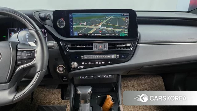 Lexus ES300h 7th generation 2023 Серебряный из Кореи, фото 5