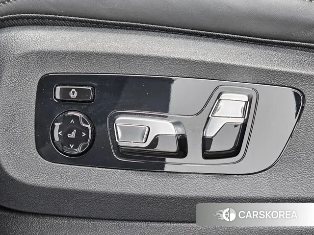 BMW X7 (G07) 2024 Черный из Кореи, фото 5