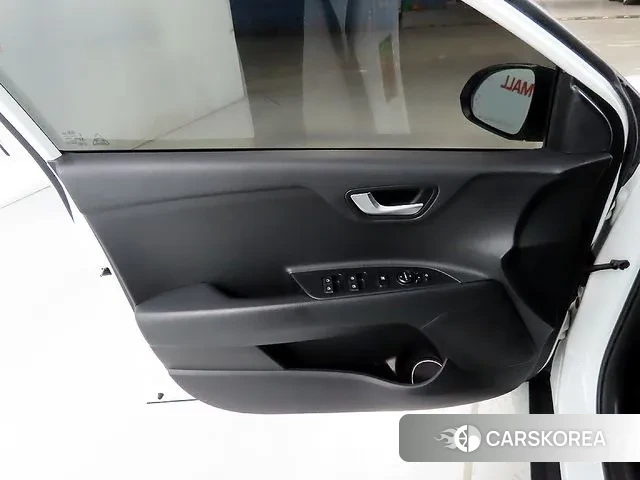 Kia Stonic 2019 Белый из Кореи, фото 5