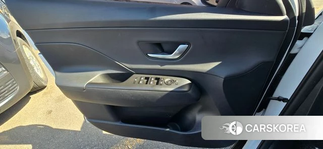 Hyundai Kona (SX2) 2023 Белый из Кореи, фото 5