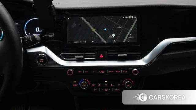 Kia Niro Plus 2023 Белый из Кореи, фото 5