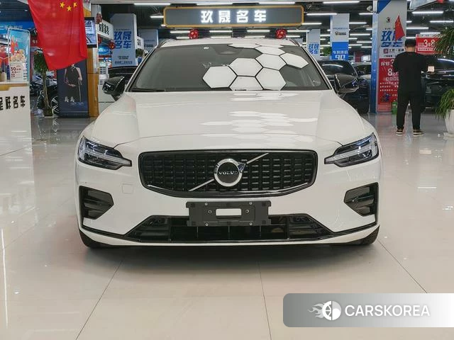 Volvo V60 2024 Белый из Китая, фото 5