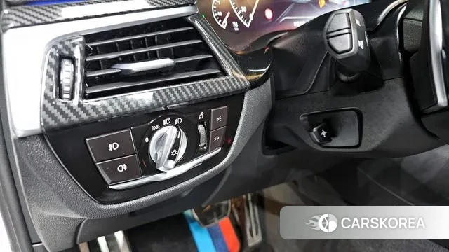 BMW 5 Series (G30) 2019 Белый из Кореи, фото 5