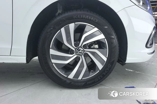 Volkswagen Bora 2023 Белый из Китая, фото 5