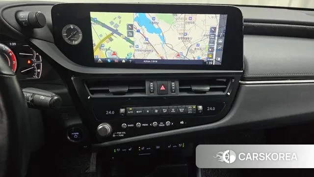 Lexus ES300h 7th generation 2022 Серебряный из Кореи, фото 5