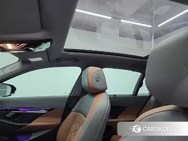 BMW 5 Series (G60) 2024 Черный из Кореи, фото 5