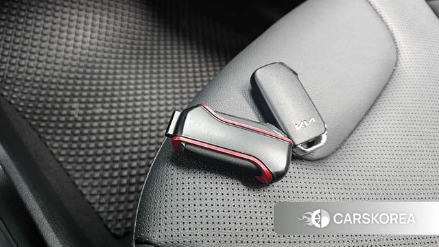 Kia Niro Plus 2023 Серебристо-серый из Кореи, фото 5
