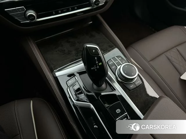 BMW 5 series 2022 Белый из Китая, фото 5