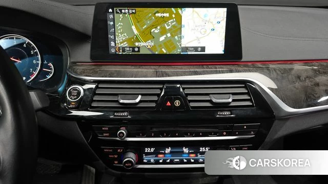 BMW 5 Series (G30) 2018 Белый из Кореи, фото 5