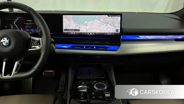 BMW 5 Series (G60) 2025 Черный из Кореи, фото 5