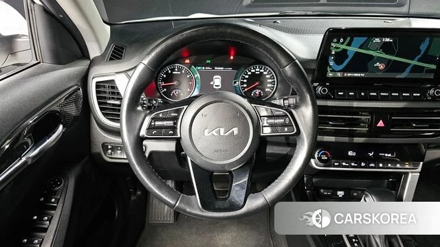 Kia Seltos 2022 Белый из Кореи, фото 5