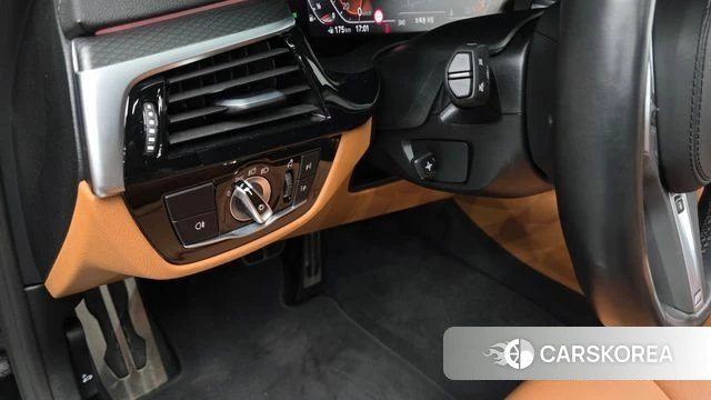 BMW 5 Series (G30) 2023 Черный из Кореи, фото 5