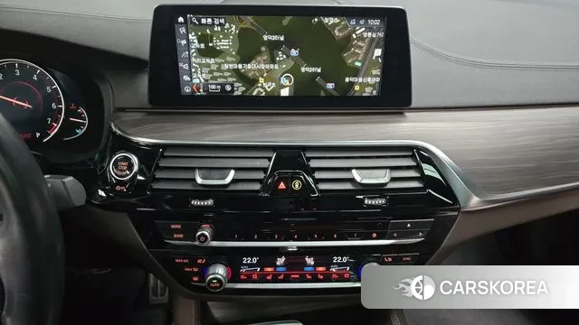 BMW 5 Series (G30) 2018 Серебристо-серый из Кореи, фото 5