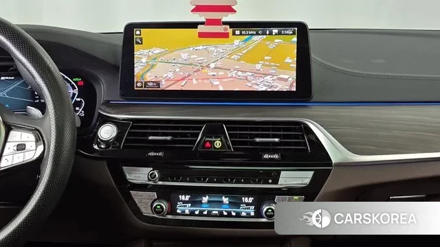 BMW 5 Series (G30) 2022 Белый из Кореи, фото 5