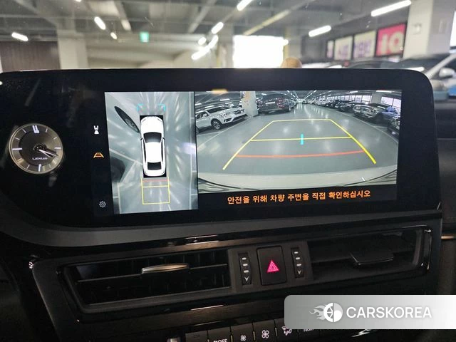 Lexus ES300h 7th generation 2023 Жемчужный цвет из Кореи, фото 5