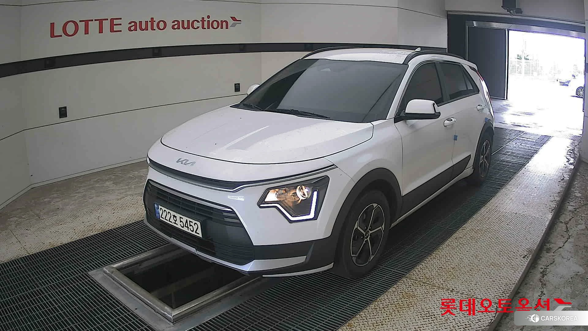 Kia Niro Hybrid 2024 Snow White Pearl из Кореи, фото 5