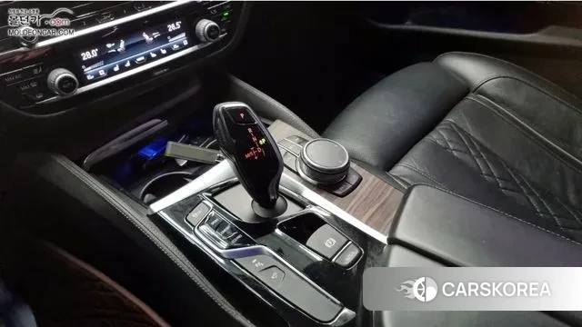 BMW 5 Series (G30) 2018 Белый из Кореи, фото 5