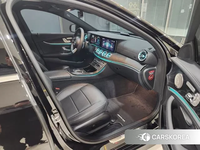 Mercedes-Benz E-Class W213 2023 Черный из Кореи, фото 5