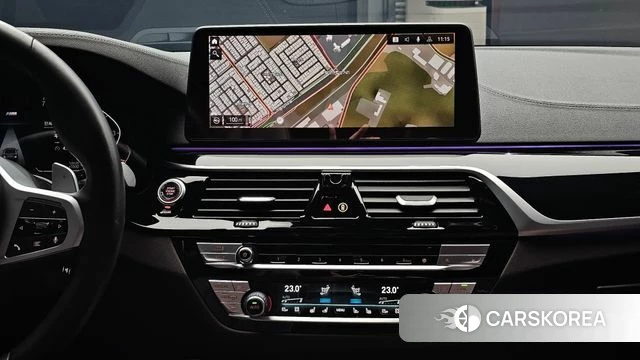 BMW 5 Series (G30) 2022 Серебристо-серый из Кореи, фото 5