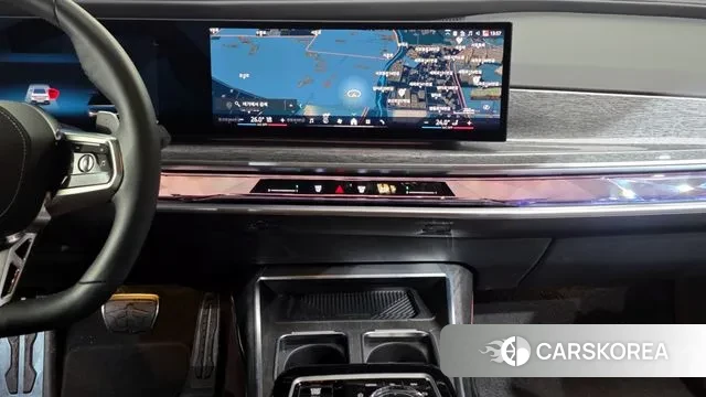 BMW 7 Series (G70) 2023 Белый из Кореи, фото 5