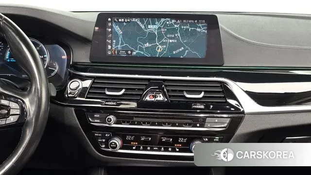 BMW 5 Series (G30) 2018 Белый из Кореи, фото 5