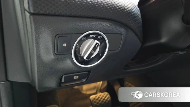 Mercedes-Benz A-Class W176 2018 Белый из Кореи, фото 5
