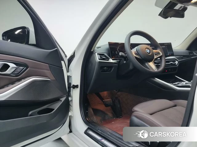 BMW 3 series 2023 Белый из Китая, фото 5
