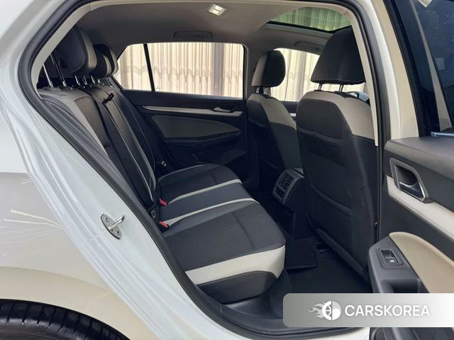 Volkswagen Golf 2023 Белый из Китая, фото 5