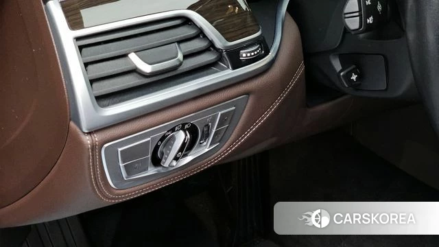 BMW 7 Series (G11) 2020 Серебристо-серый из Кореи, фото 5