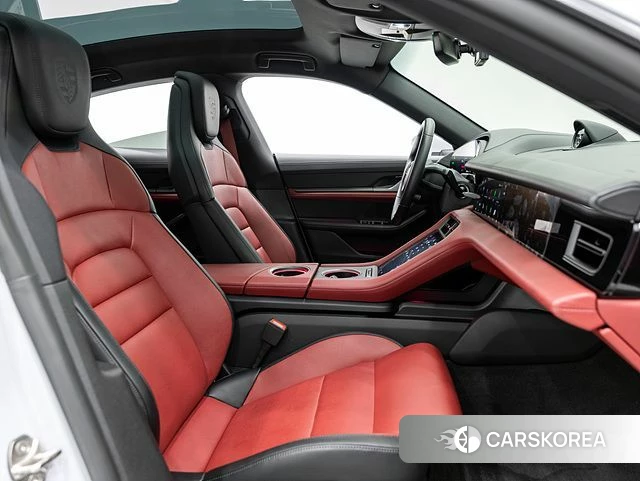 Porsche Taycan 2024 Светло-серебряный цвет из Кореи, фото 5