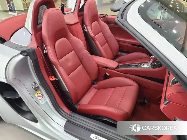 Porsche 718 Boxster 2023 Серебристо-серый из Кореи, фото 5