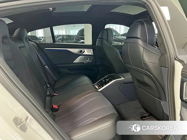 BMW 8 Series (G15) 2025 Белый из Кореи, фото 5
