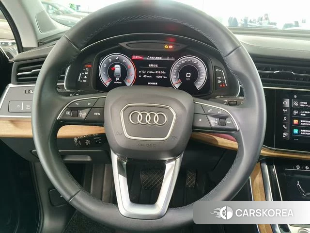 Audi Q7 2023 Черный из Китая, фото 5