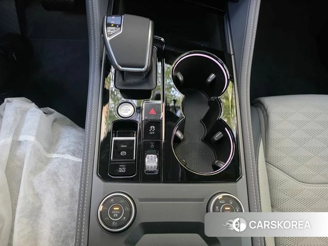 Volkswagen Touareg 3rd generation 2025 Белый из Кореи, фото 5