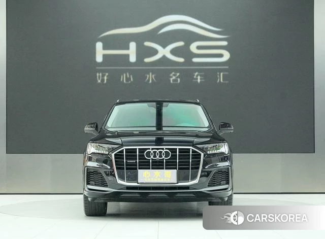 Audi Q7 2021 Черный из Китая, фото 5