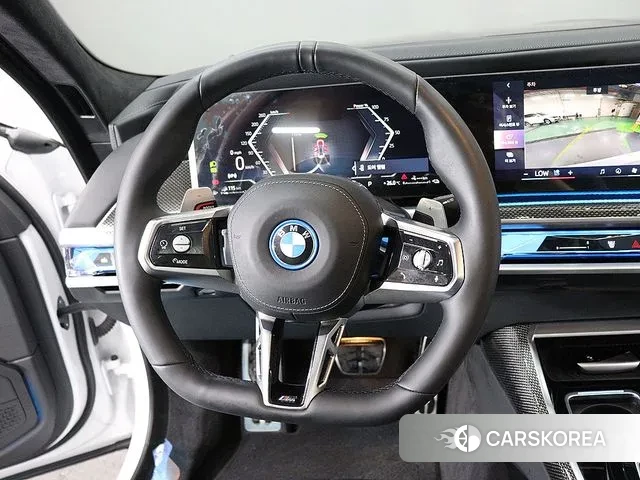 BMW 7 Series (G70) 2023 Белый двухцветный из Кореи, фото 5