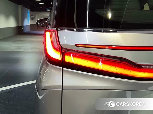Lexus LM 2025 Серебристо-серый из Китая, фото 5