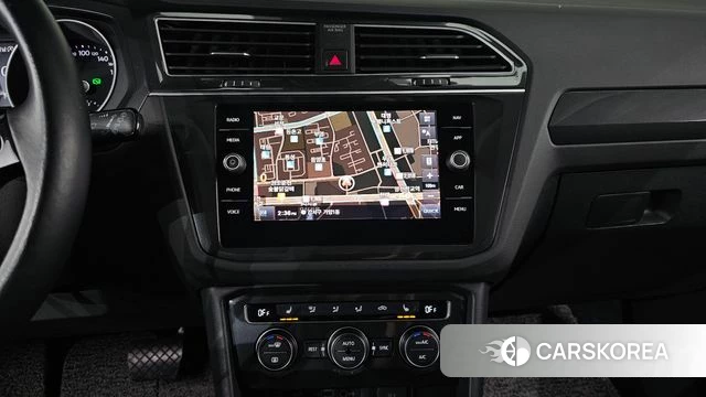 Volkswagen Tiguan second Generation 2020 Белый из Кореи, фото 5