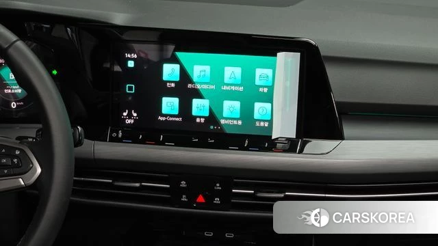 Volkswagen Golf 8th Generation 2023 Белый из Кореи, фото 5